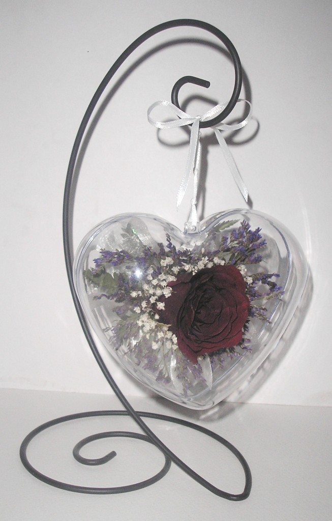 Heart ornament with red rose
